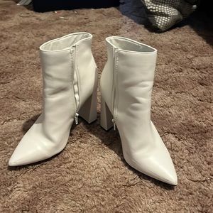 White boots size 7